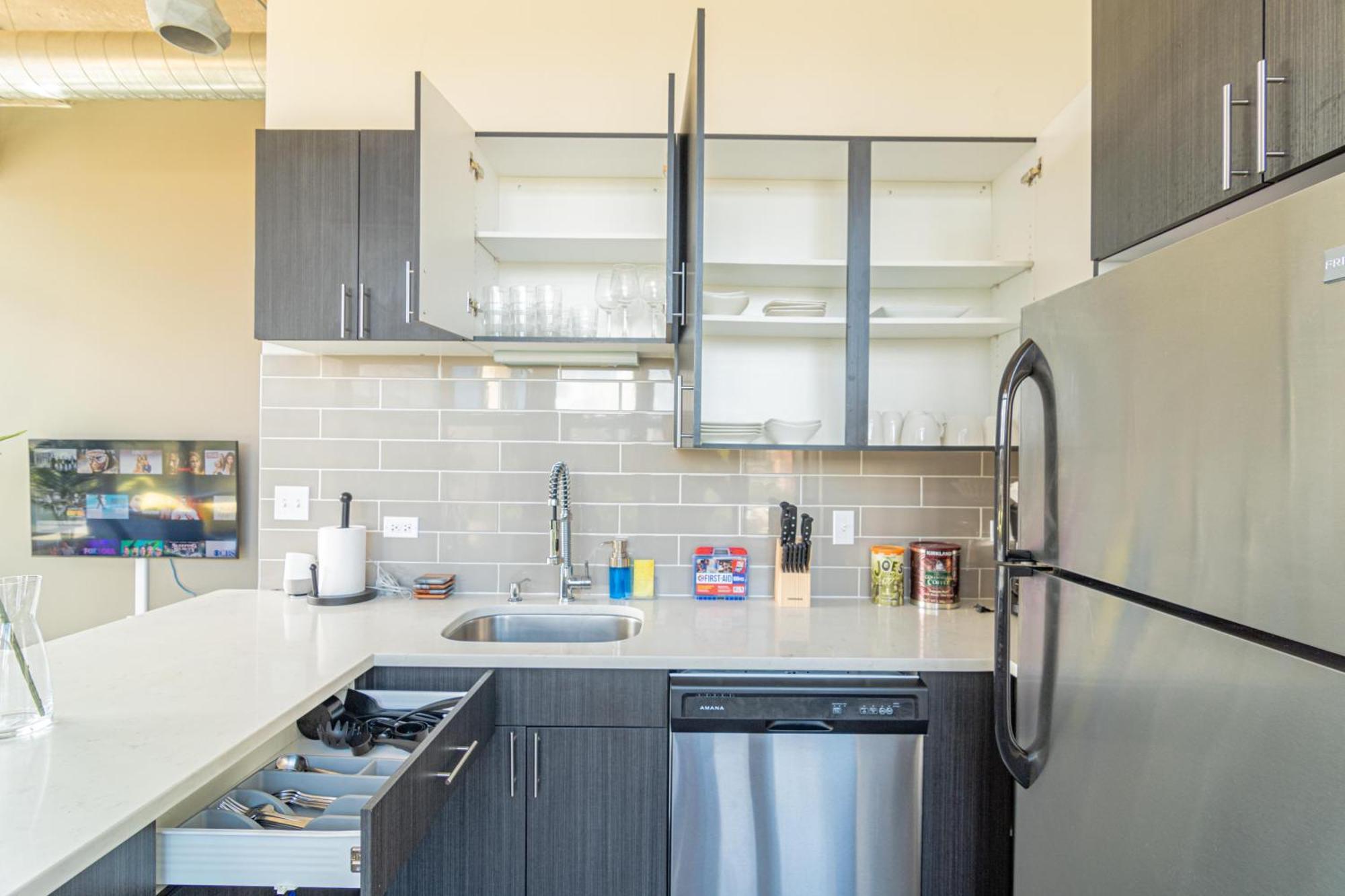 Bright 2Br Luxury Corner Suite With Optional Parking Sleeps 6 Guests Near Mccormick Place And Soldier Field Chicago Exterior foto